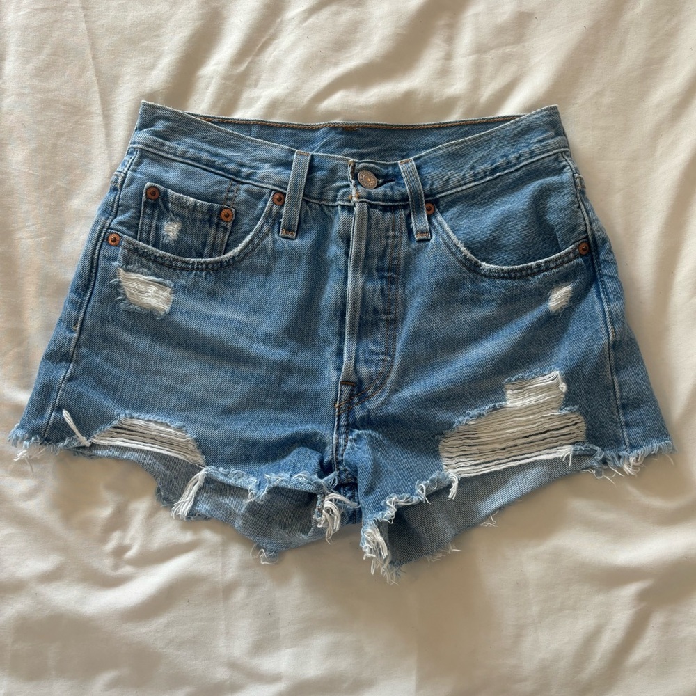Levis 501 shorts size 26